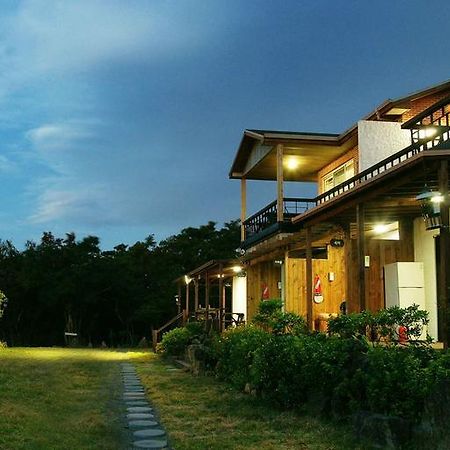 Gotjawal Geomunoreum Pension Jeju Bagian luar foto