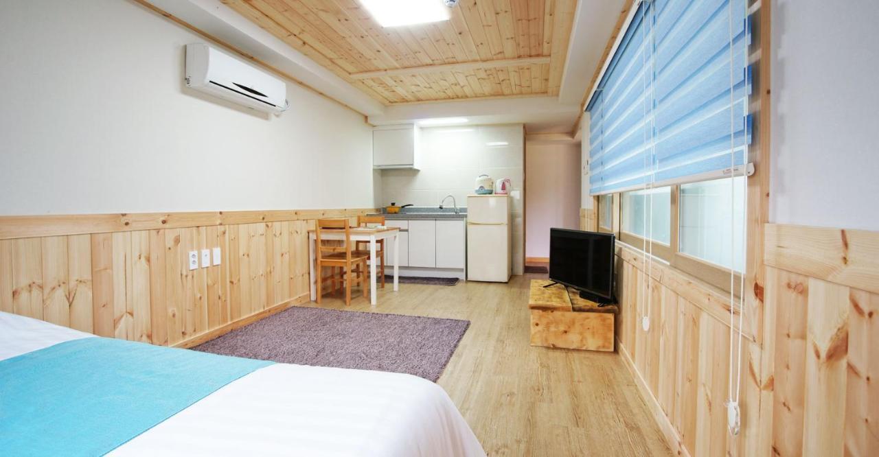 Gotjawal Geomunoreum Pension Jeju Bagian luar foto