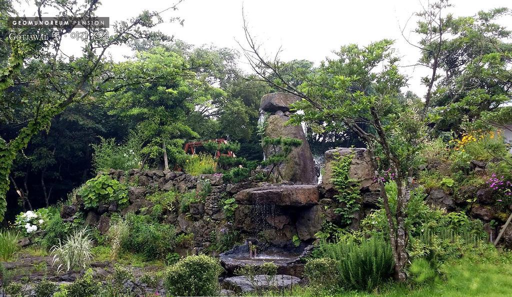 Gotjawal Geomunoreum Pension Jeju Bagian luar foto