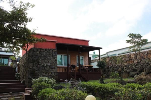 Gotjawal Geomunoreum Pension Jeju Bagian luar foto