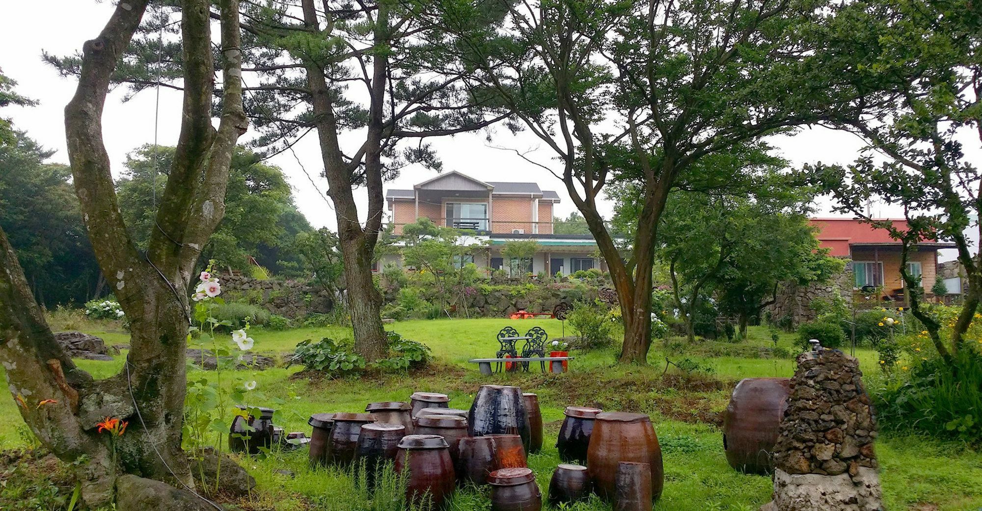 Gotjawal Geomunoreum Pension Jeju Bagian luar foto