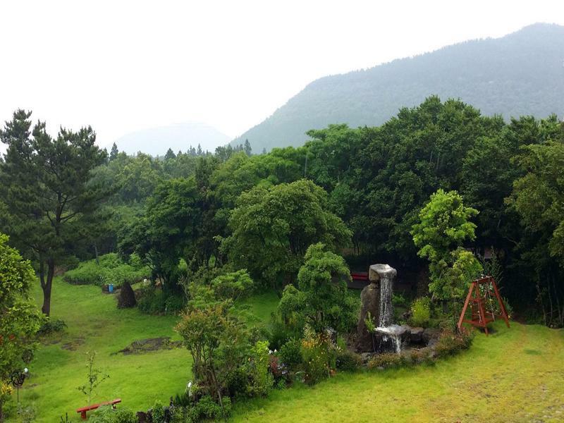 Gotjawal Geomunoreum Pension Jeju Bagian luar foto