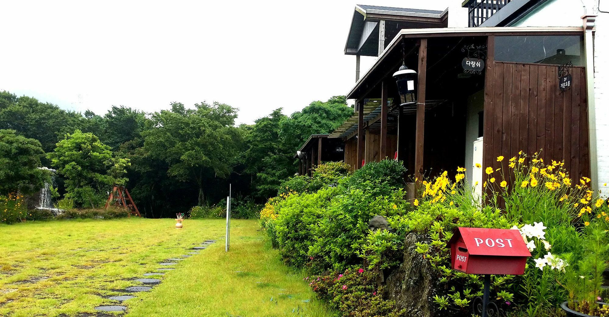 Gotjawal Geomunoreum Pension Jeju Bagian luar foto