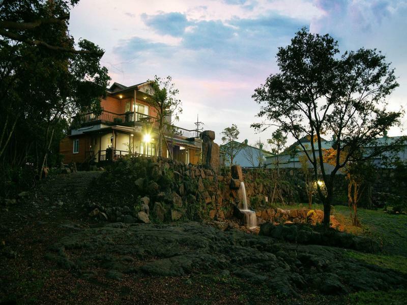 Gotjawal Geomunoreum Pension Jeju Bagian luar foto