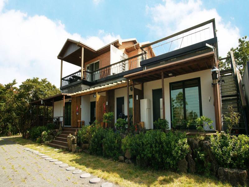 Gotjawal Geomunoreum Pension Jeju Bagian luar foto